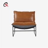 Кожаное кресло с современным акцентом